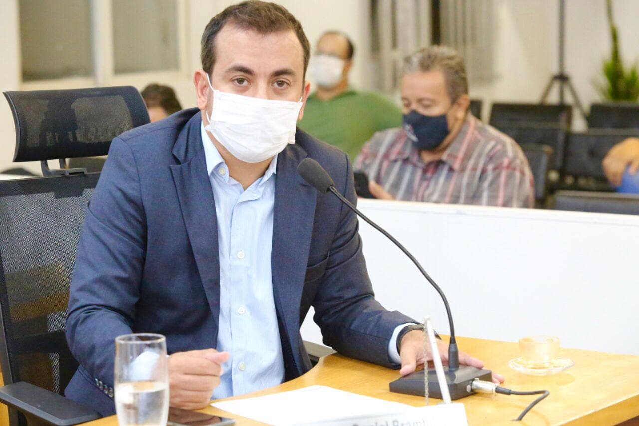 Moradores pedem recuperação de pavimento e limpeza no Corumbella II