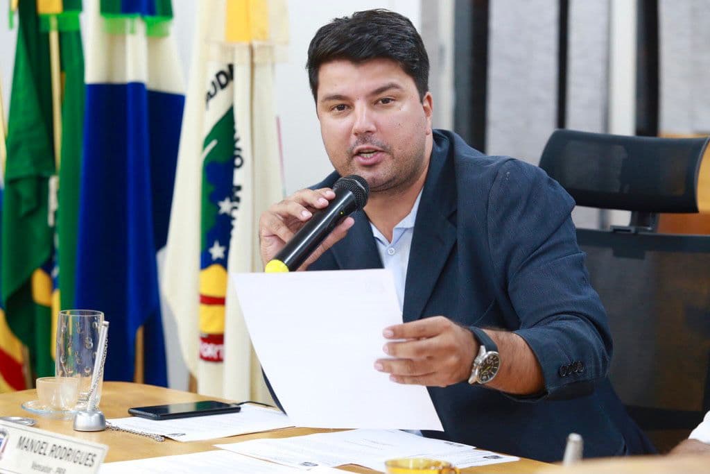 Vereador solicita pavimentação de via pública no Bairro Jardim dos Estados