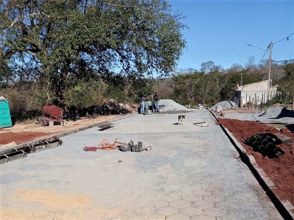 Prefeitura atende reivindicações de moradores e pavimenta ruas do Guanabara
