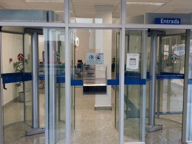 Projeto de Lei obriga portas giratórias com detector de metais nos bancos