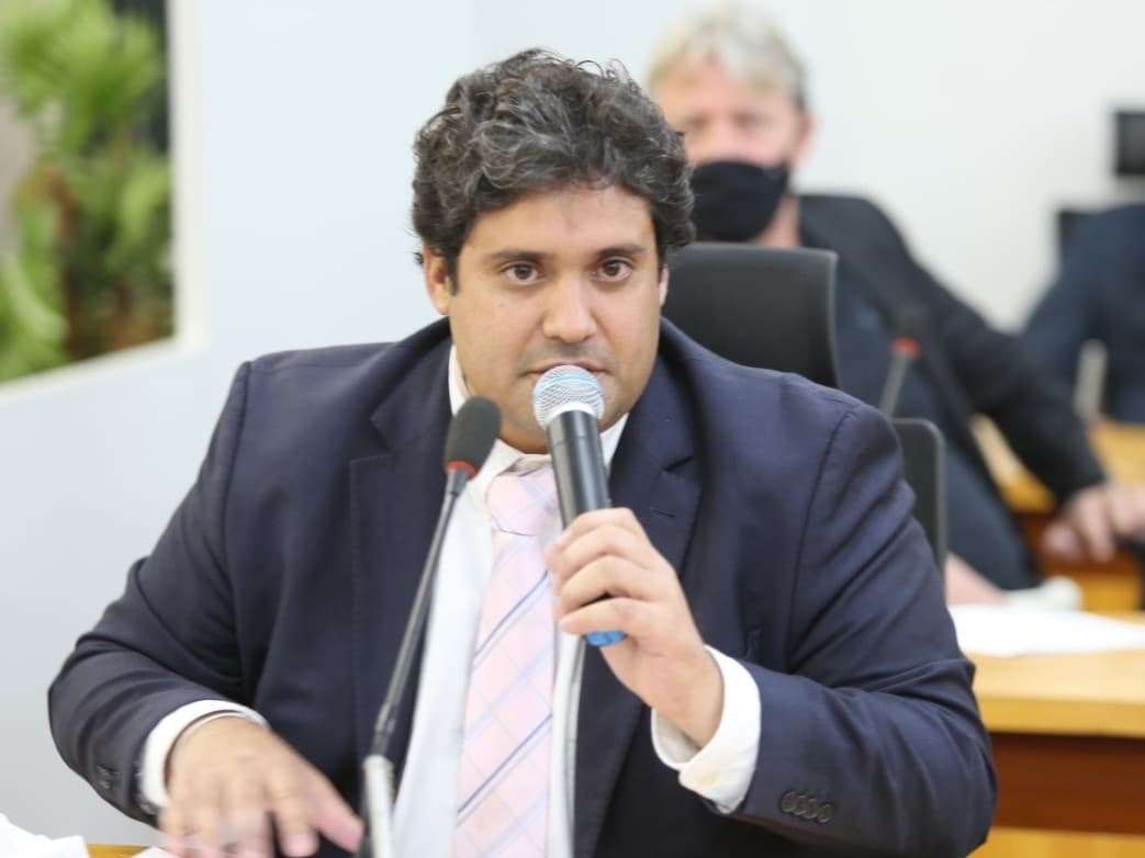 Para acabar com infiltrações, vereador pede reforma do telhado da maternidade