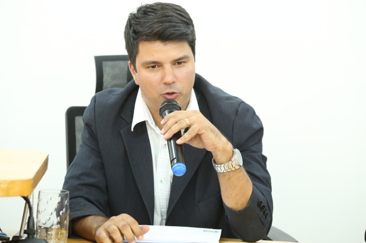 Vereador pede recuperação de pavimento de ruas do Bairro Maria Leite