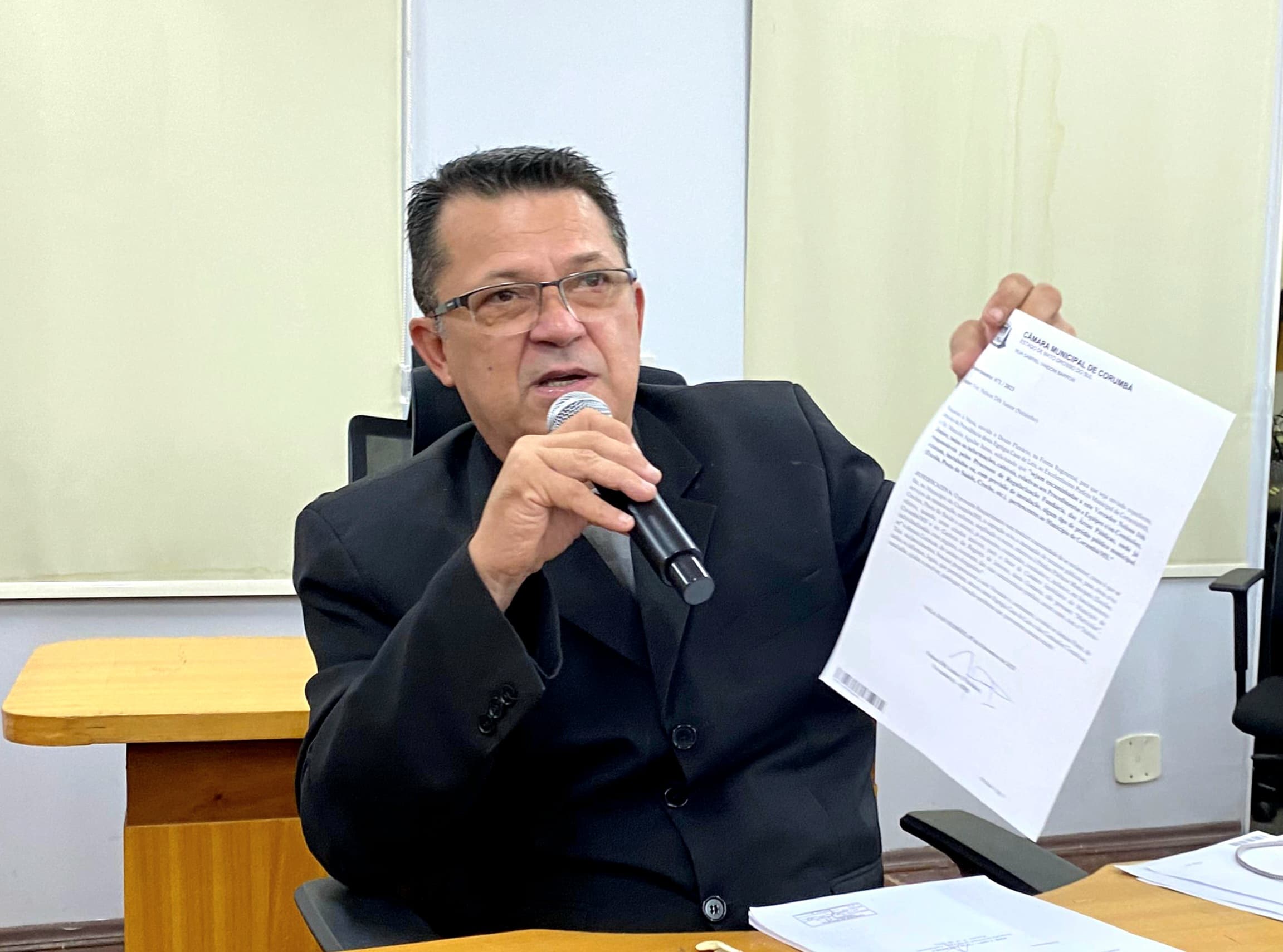 Vereador solicita recuperação de pavimento asfáltico após intervenção da Sanesul