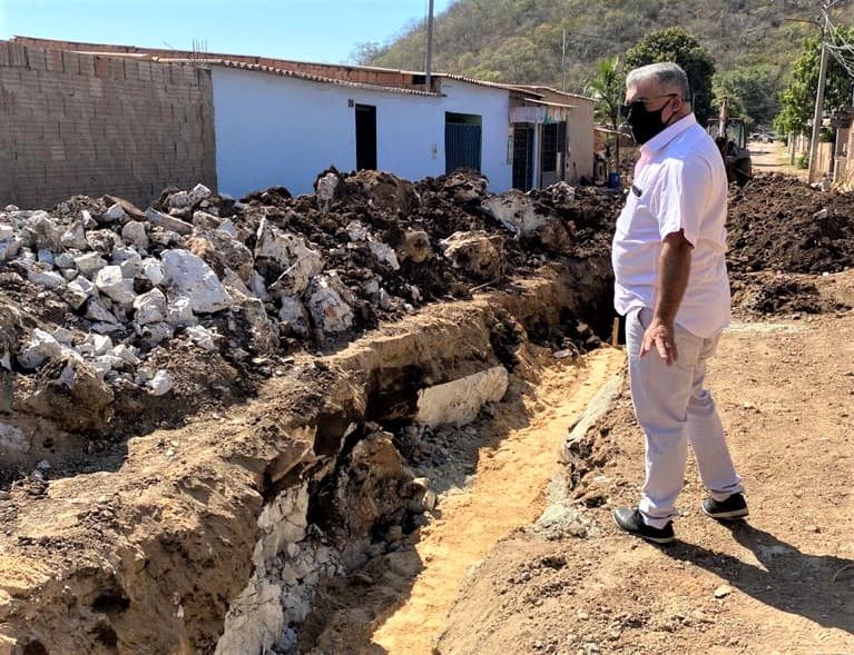 Em encontro com moradores, vereador celebra obras na parte alta da cidade