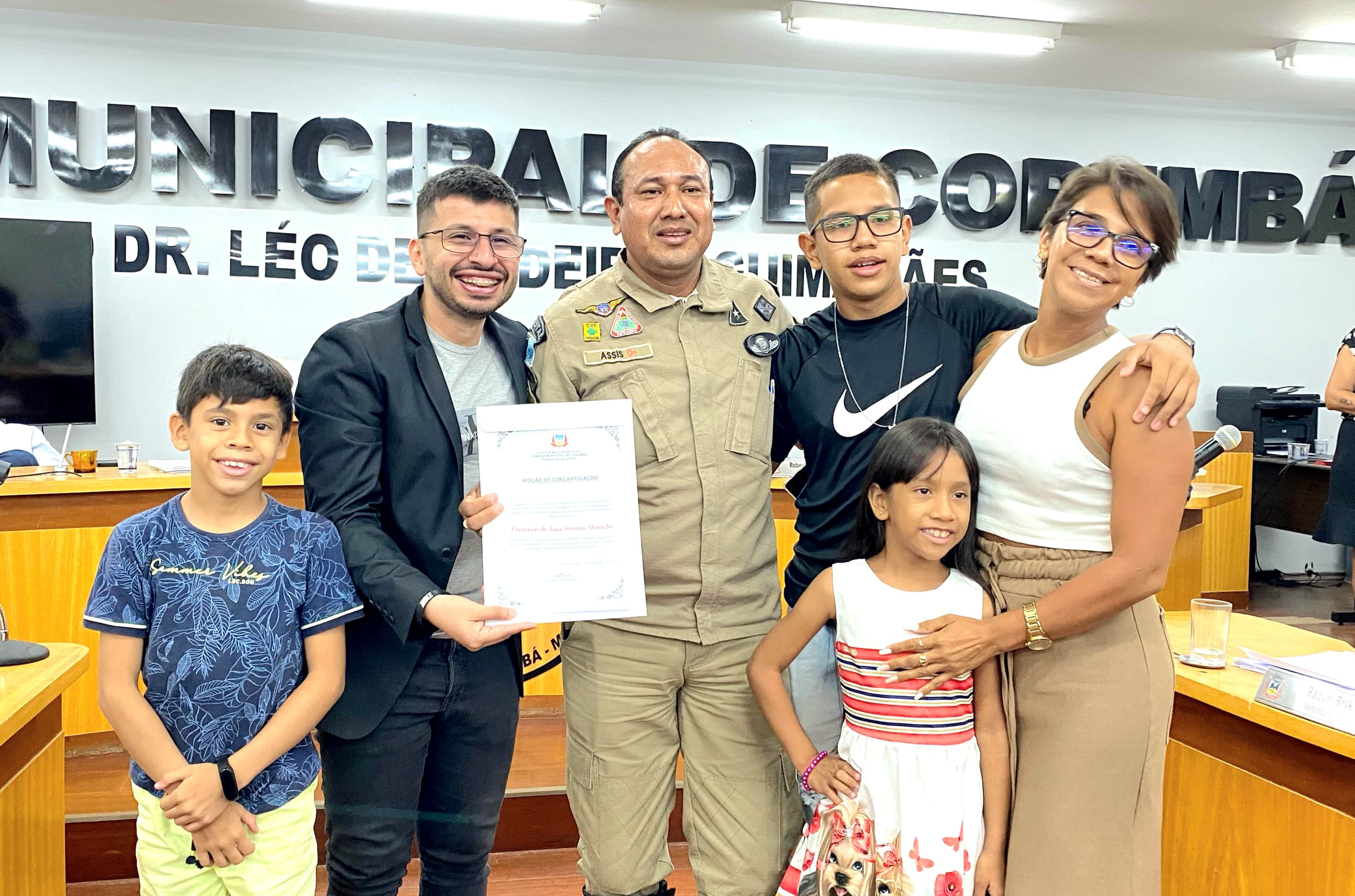 Câmara homenageia bombeiro por ato heroico e rapidez no atendimento a uma criança