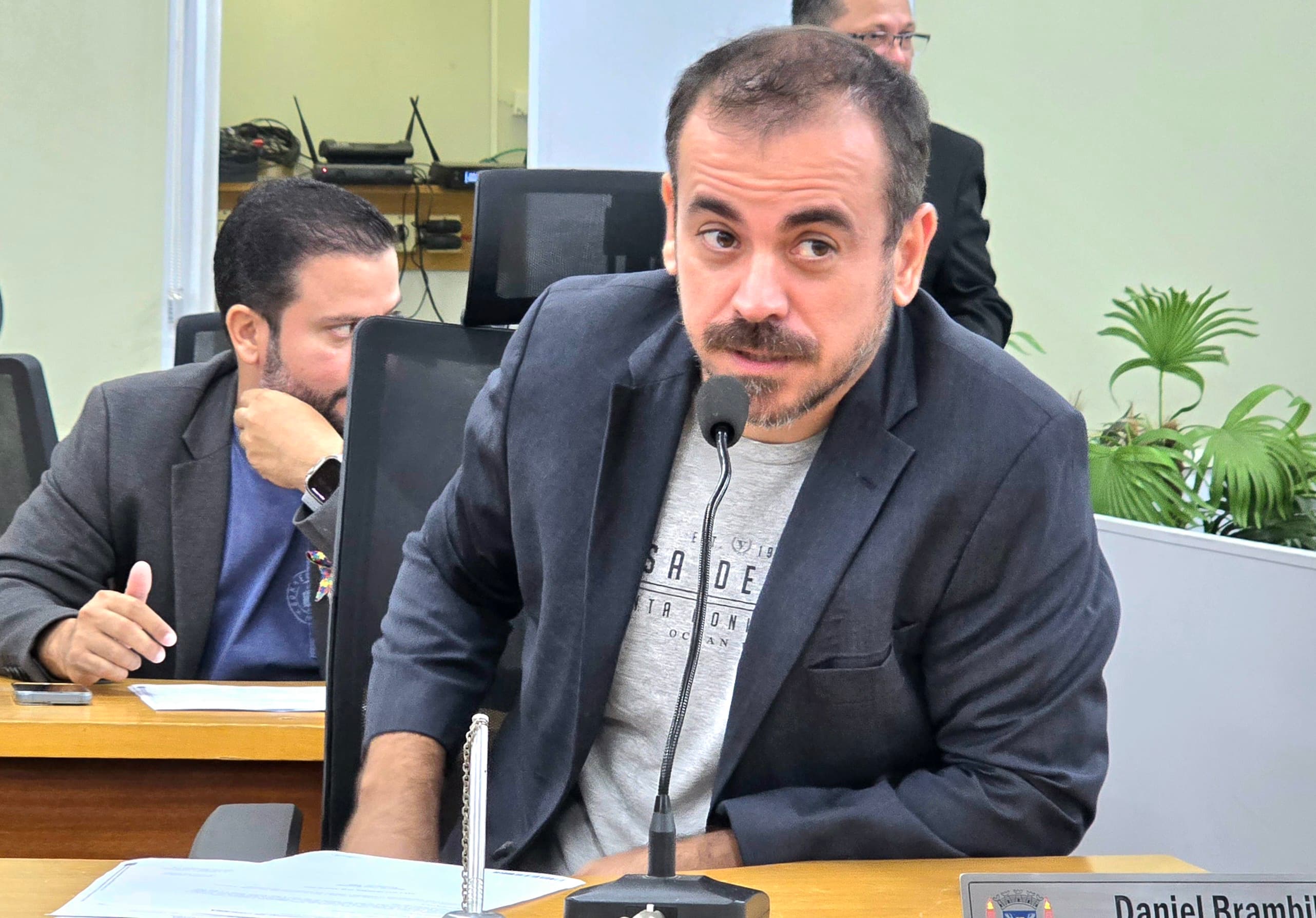 Vereador pede restauração da travessia de pedestre em frente à Escola do Rotary