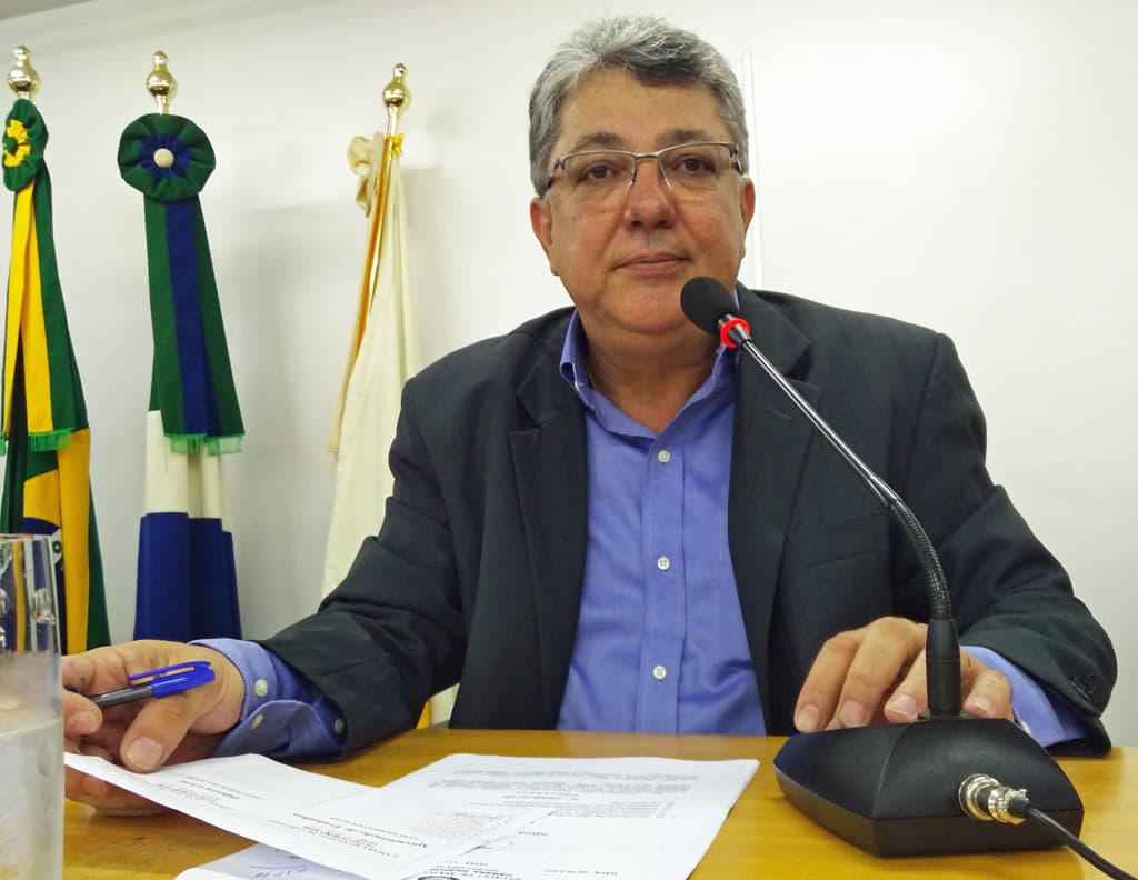 Com medicamentos em falta, vereador cobra abastecimento de farmácia