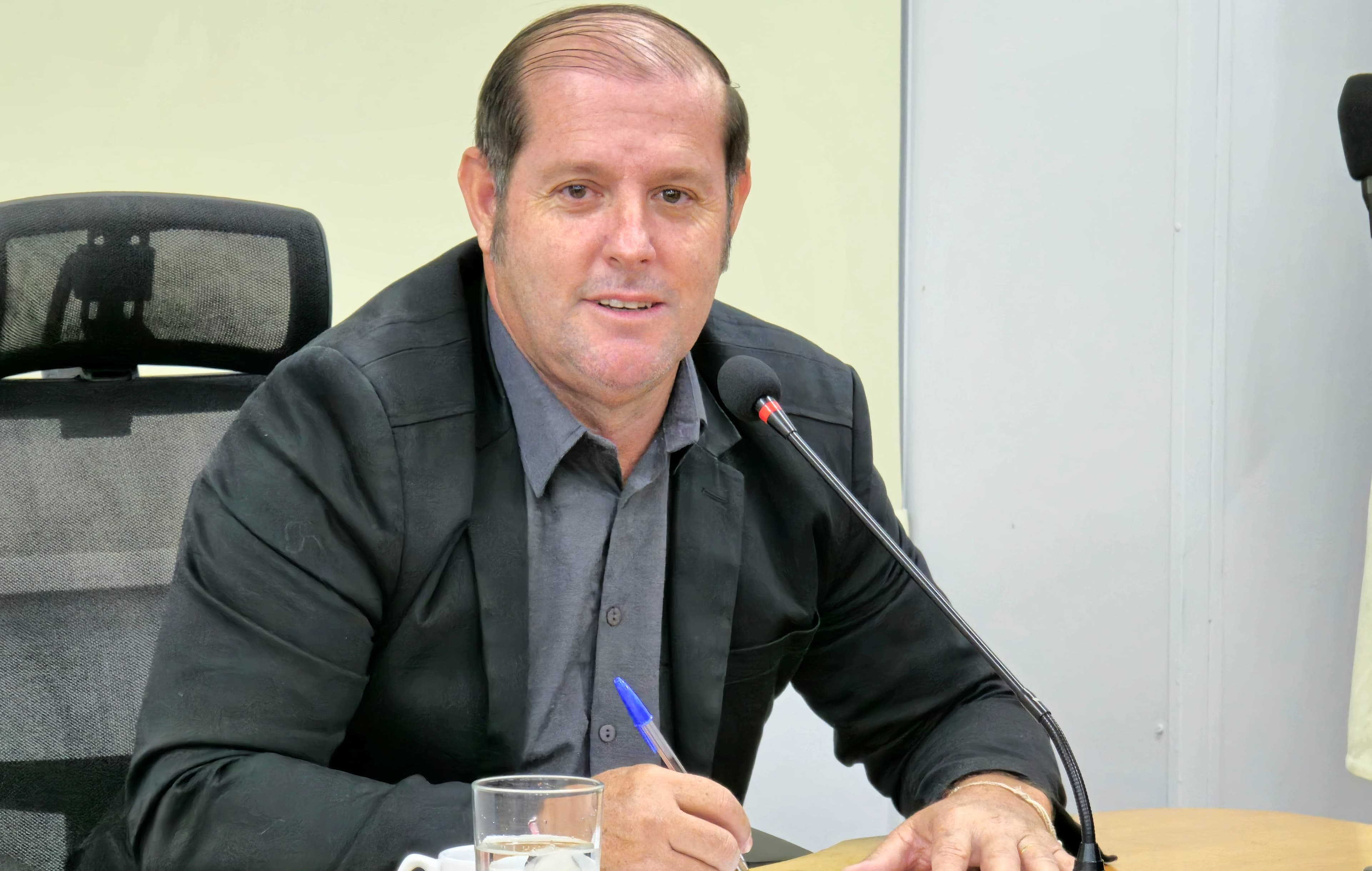 Vereador pede recapeamento da Rua Gonçalves Dias, no Bairro Aeroporto