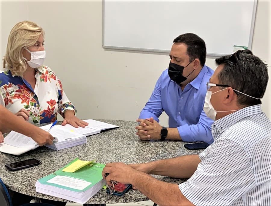 Na AGEHAB, vereador e deputado reforçam cessão de casas para militares