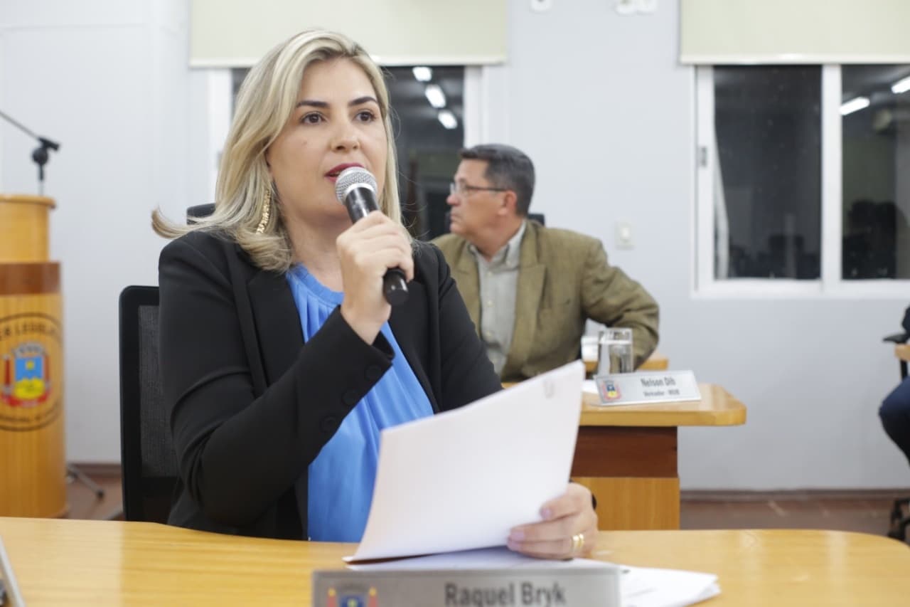 Vereadora reivindica instalação de faixas elevadas de pedestres em frente às escolas da cidade