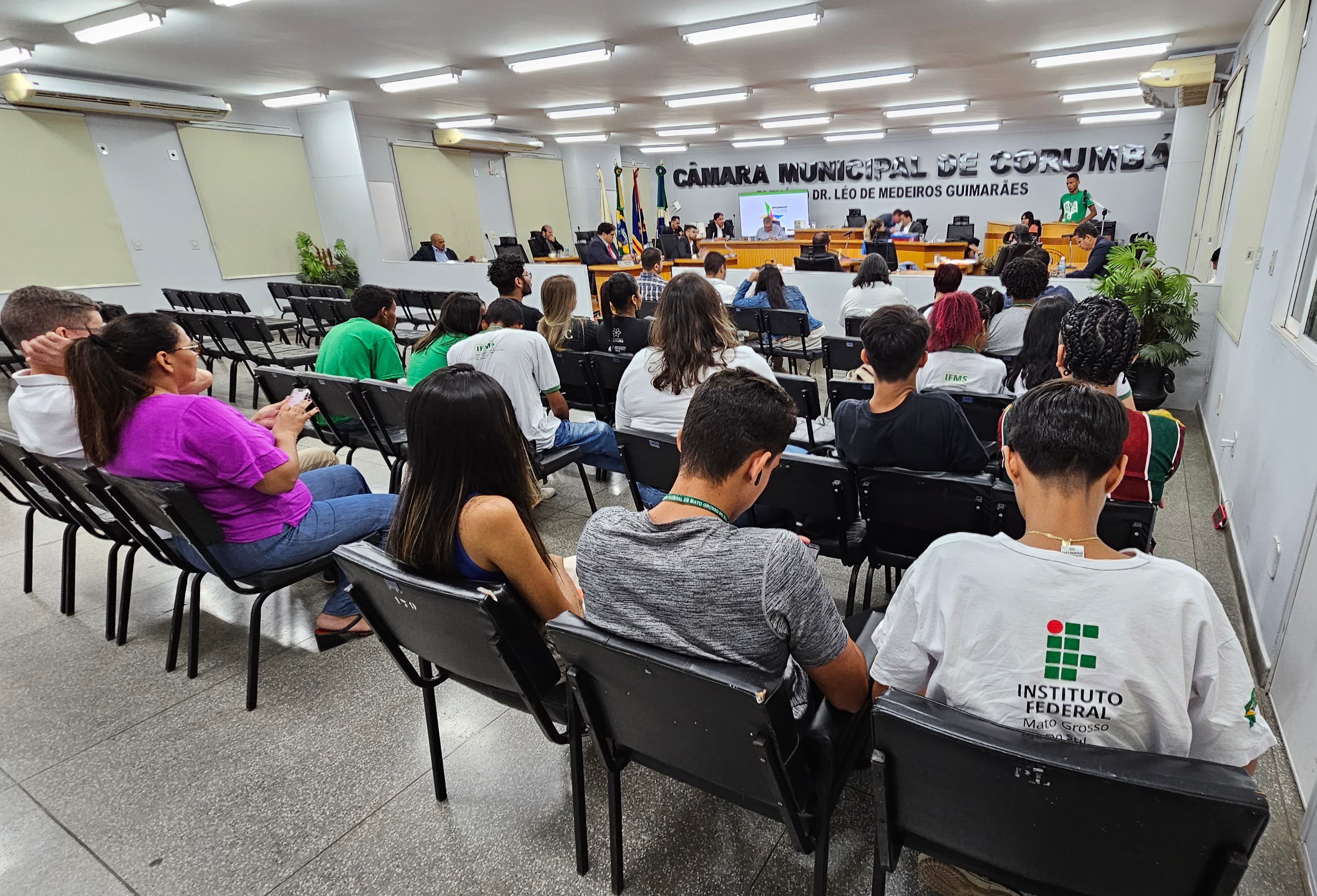 Câmara atende estudantes e reivindica melhorias na Rua Pedro de Medeiros