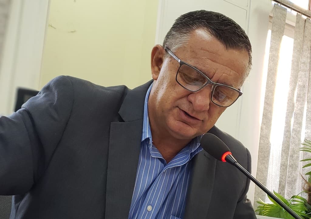 Vereador solicita recuperação do pavimento da Avenida Rio Branco
