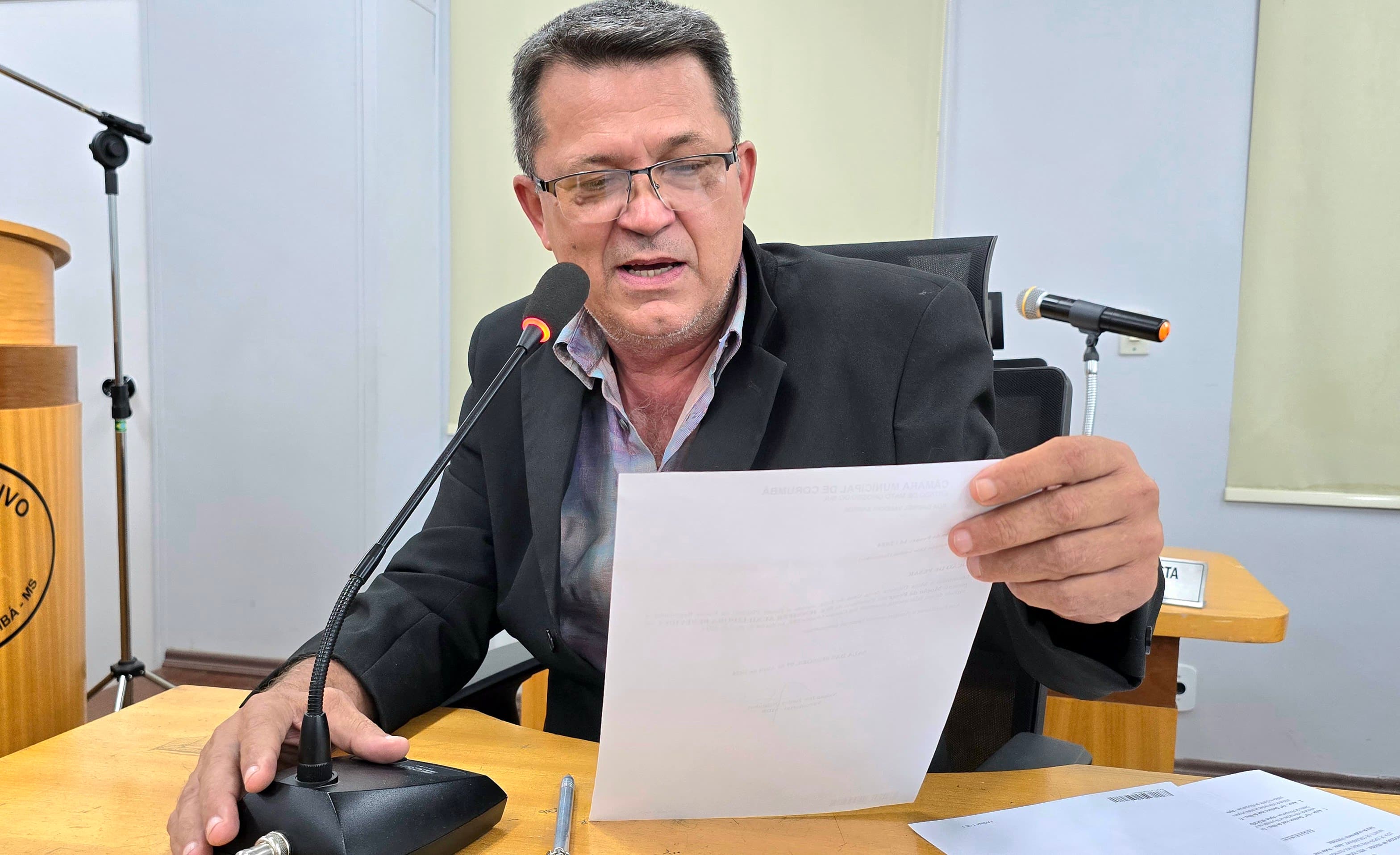Vereador reforça necessidade de melhorar iluminação de praça no centro da cidade