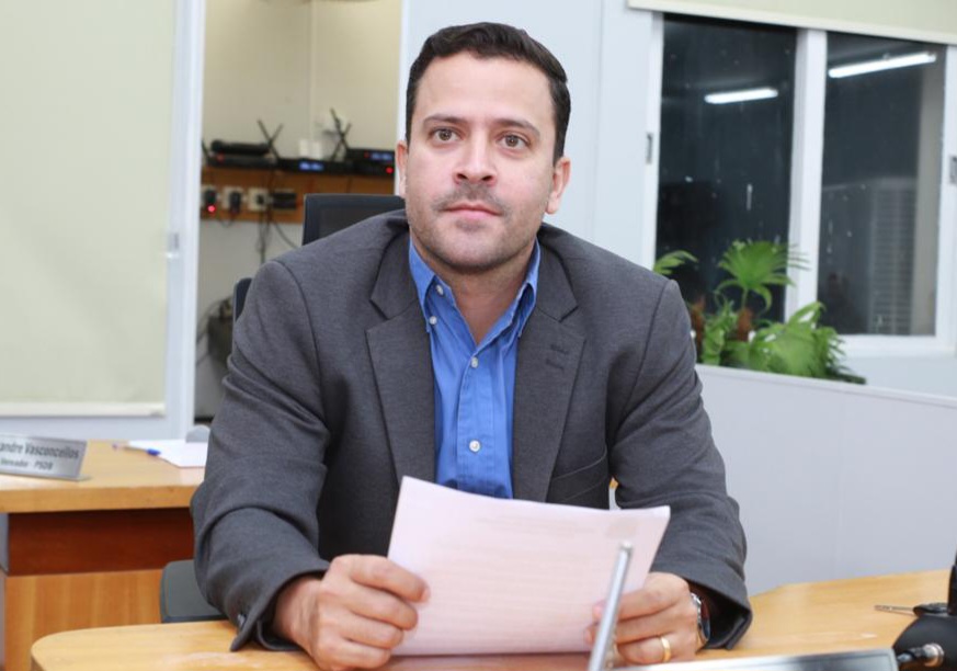 Vereador cobra informações sobre as obras paralisadas em Corumbá