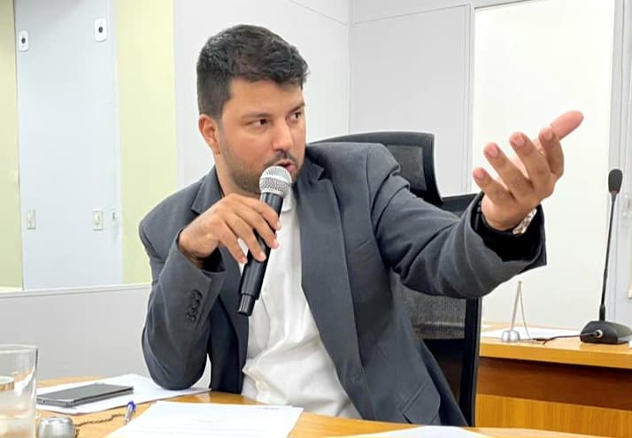 Vereador reivindica limpeza de cemitérios para Dia de Finados