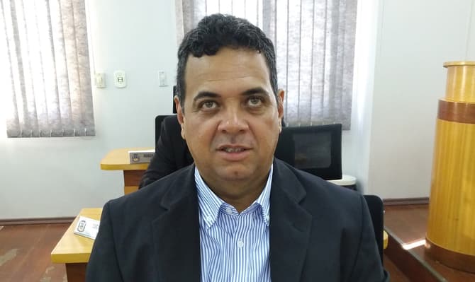 Vereador pede fiscalização de comercialização de alimentos de origem estrangeira