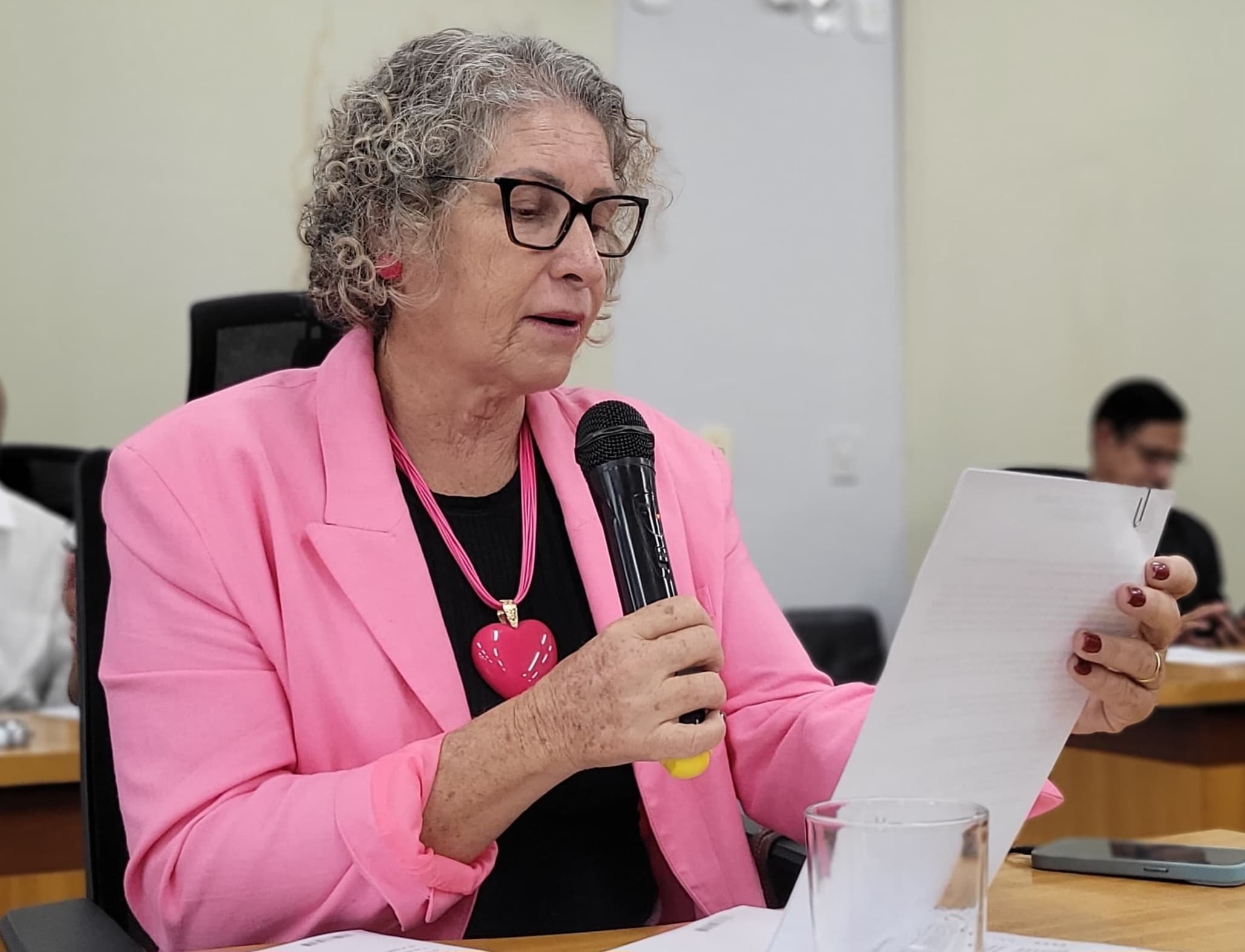 Nanah busca informações sobre construção de escola e creche no Ernesto Sassida