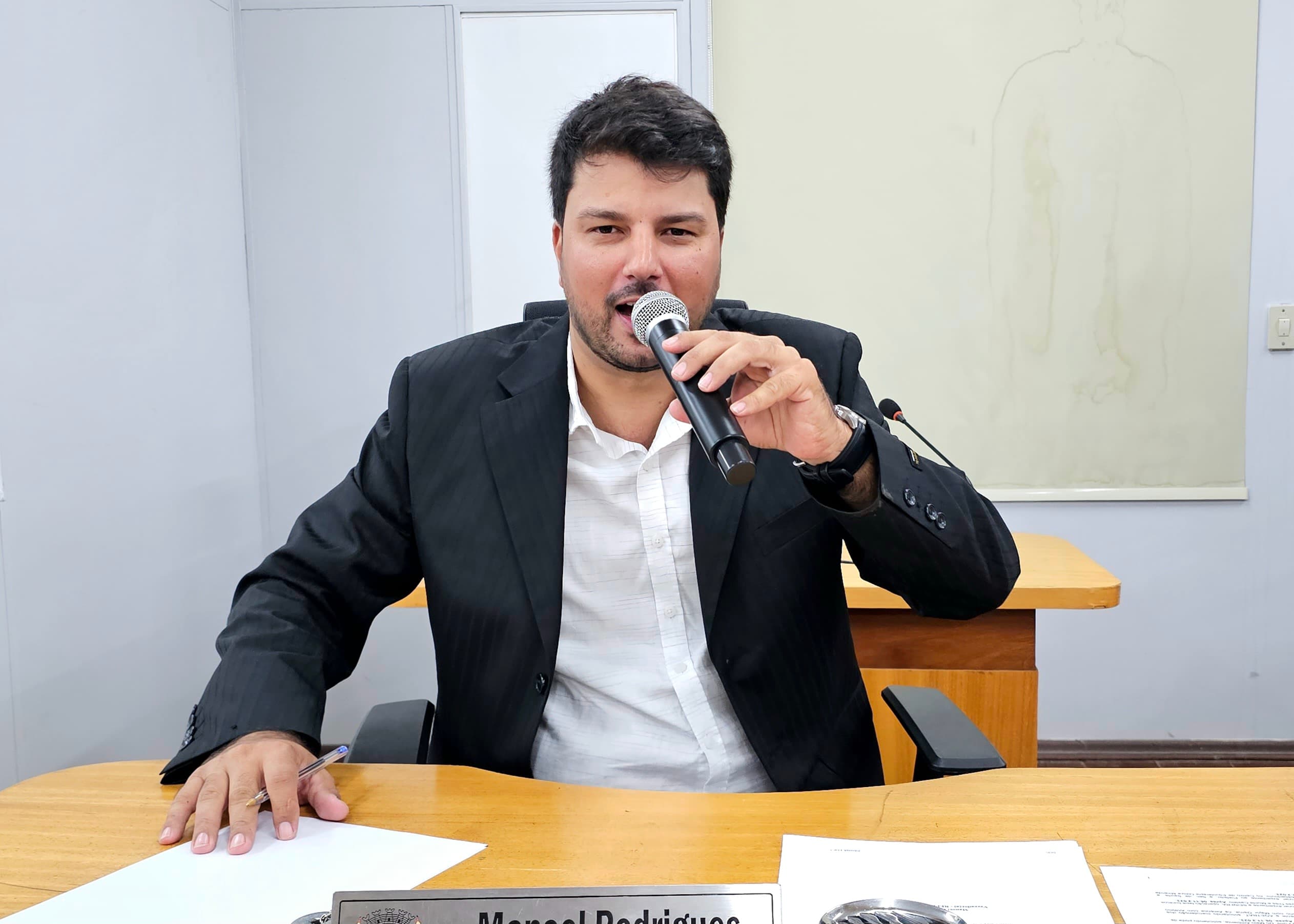 Vereador busca informações sobre conclusão de obras no Bairro Industrial