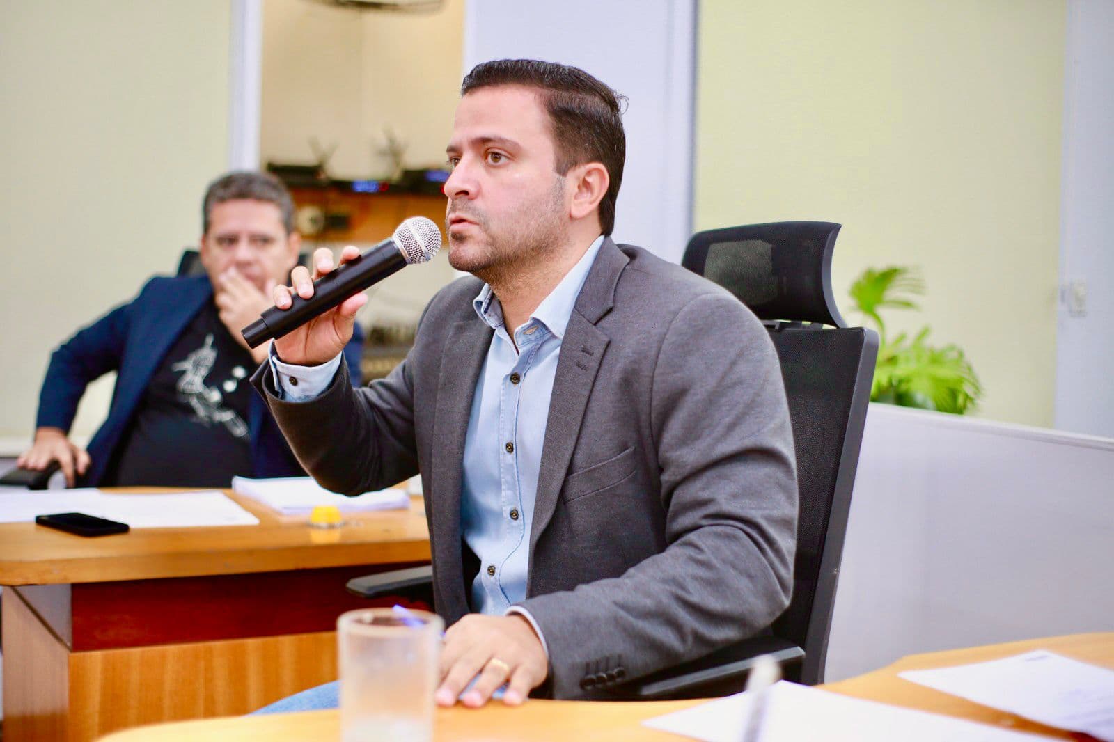 Mesmo sendo caso de justiça, vereador pede recuperação da Rua Cabral