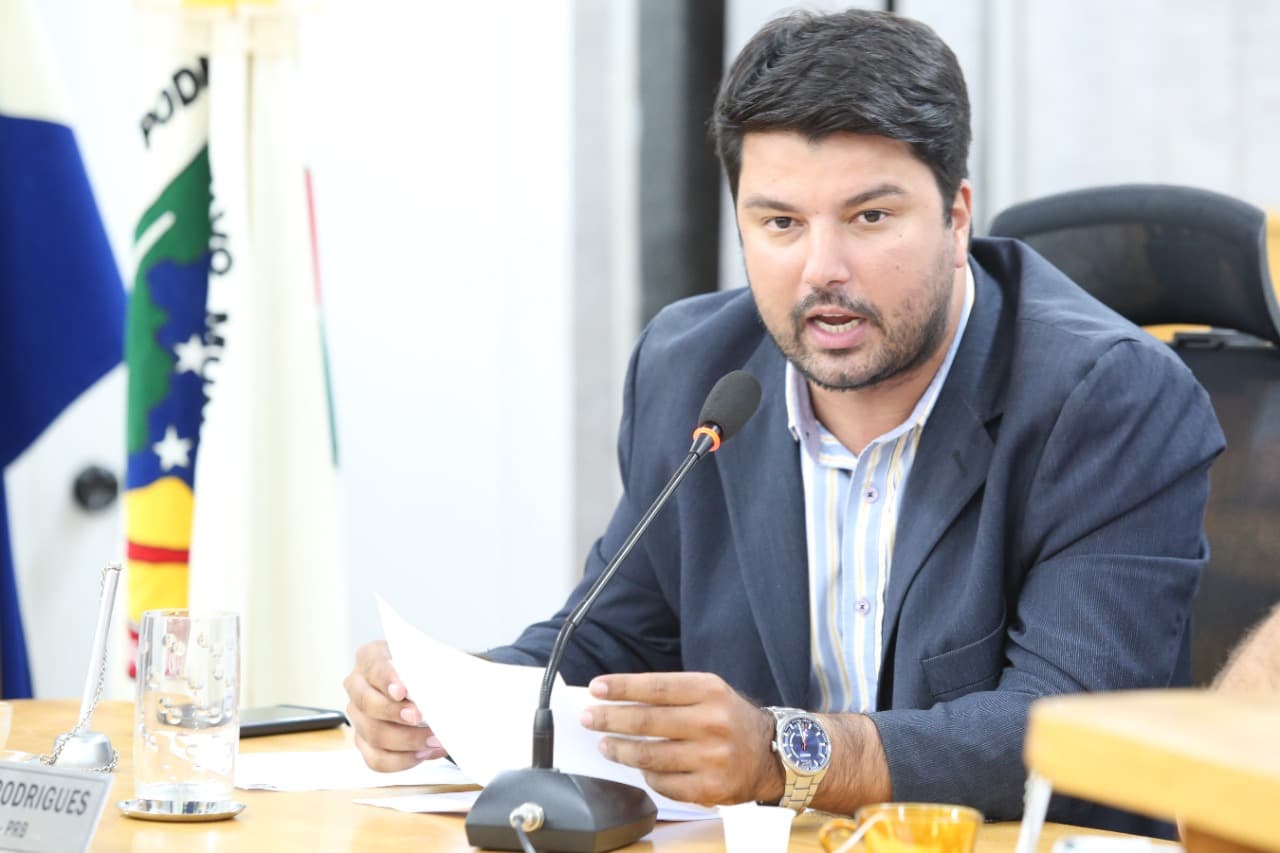 Vereador sugere limpeza de galerias e bocas de lobos antes do período de chuvas intensas