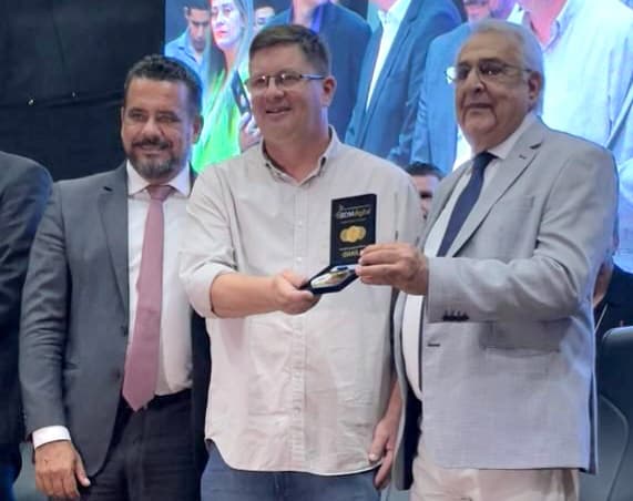 Presidente da Câmara é homenageado durante Seminário Estadual de Vereadores e Servidores