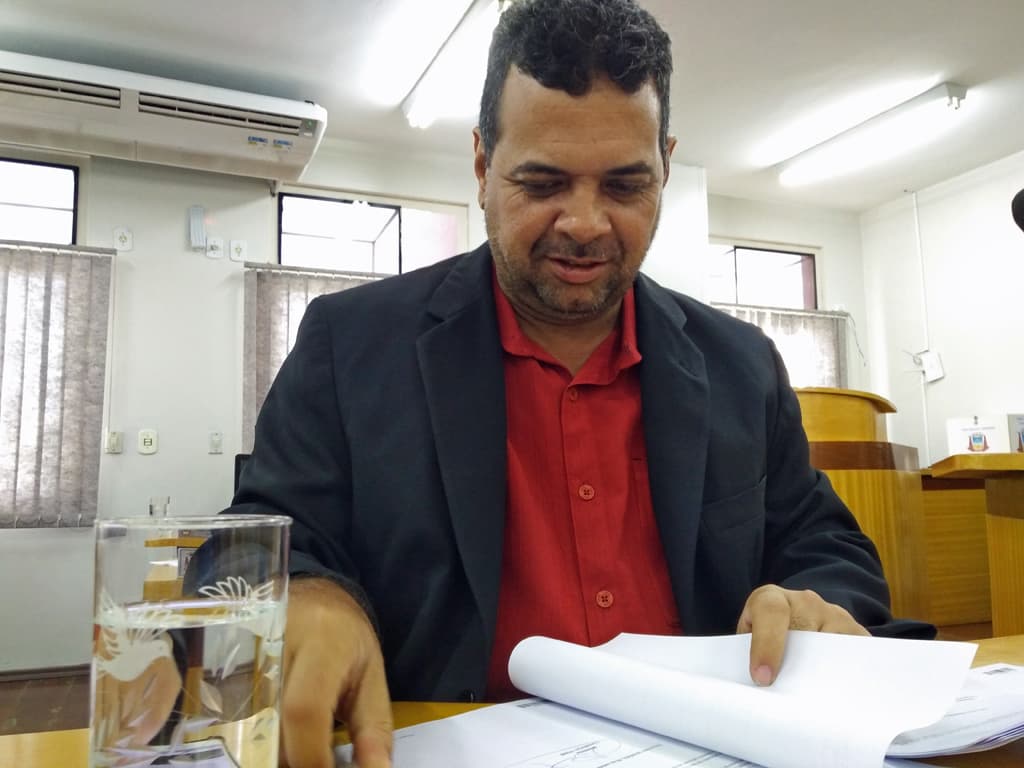 Comunidade pede melhor sinalização de trânsito em frente ao CEI Hélia Reis