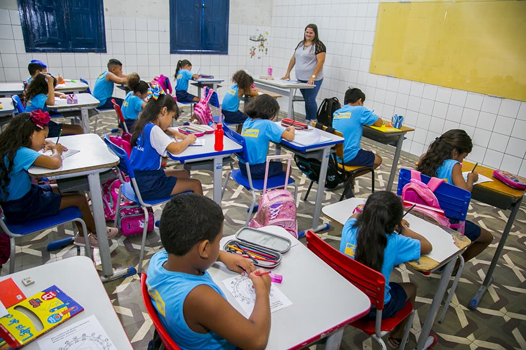 Vereadores pedem retorno das aulas presenciais na Rede Municipal