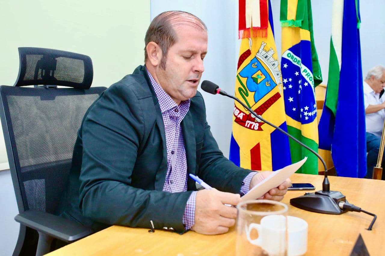 Vereador reivindica recapeamento de rua no Bairro Loteamento Pantanal