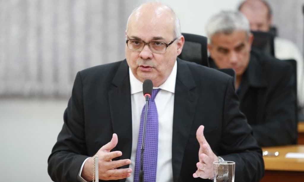 Vereador solicita recapeamento asfáltico de vias do Bairro Universitário