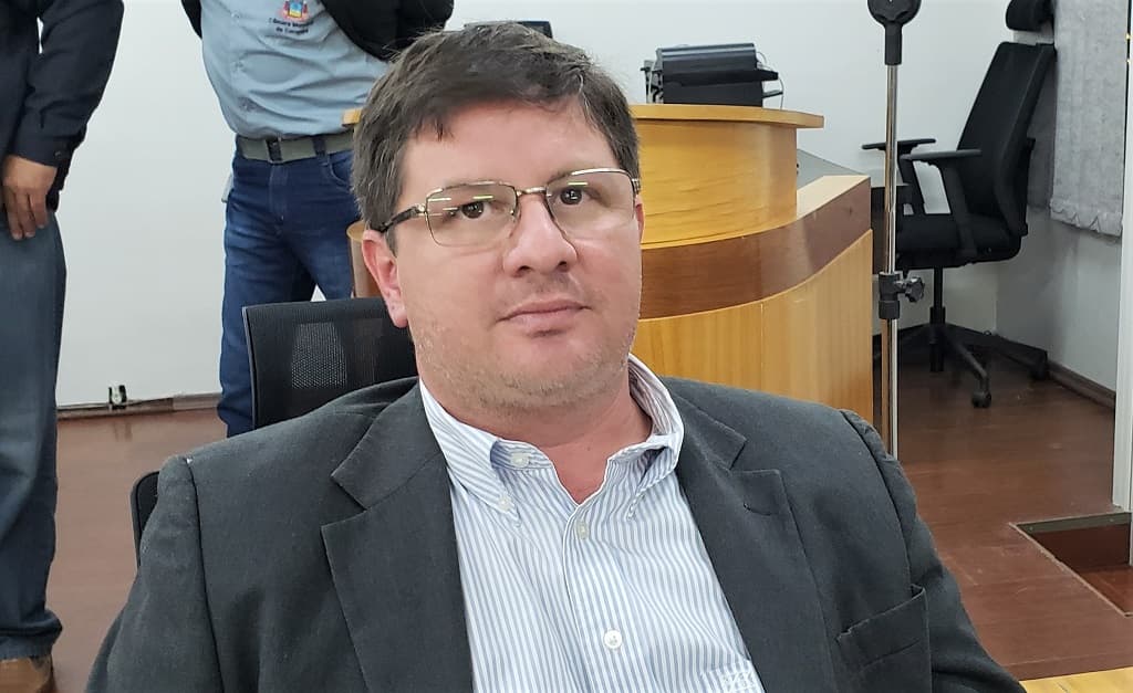 Vereador solicita recuperação de pavimento de ruas no centro da cidade