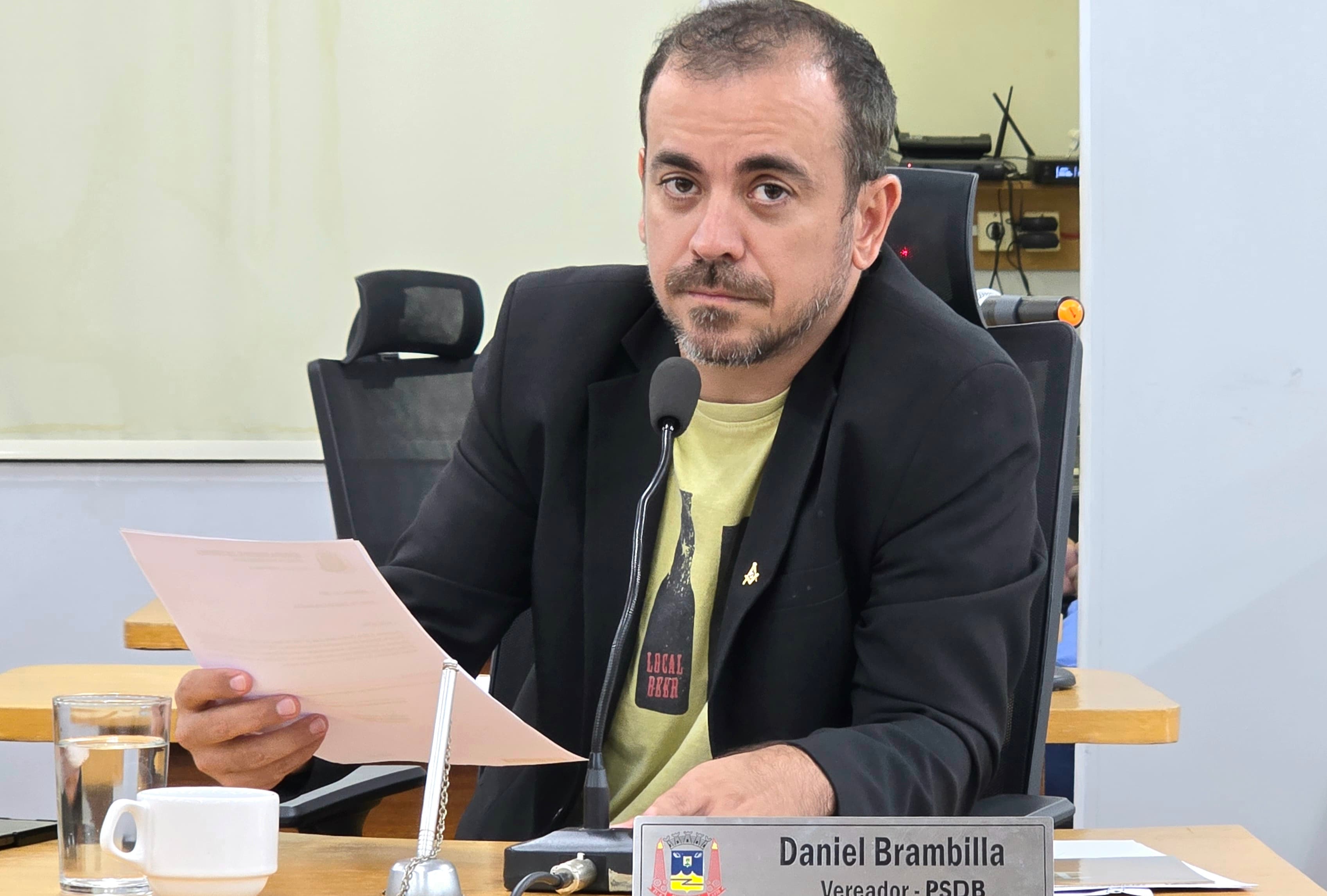 Vereador pede limpeza total da região de entorno da UPA do Guatós