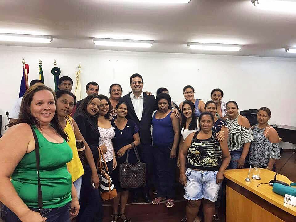 Prefeitura viabiliza transporte para alunos e atende pedido de vereador