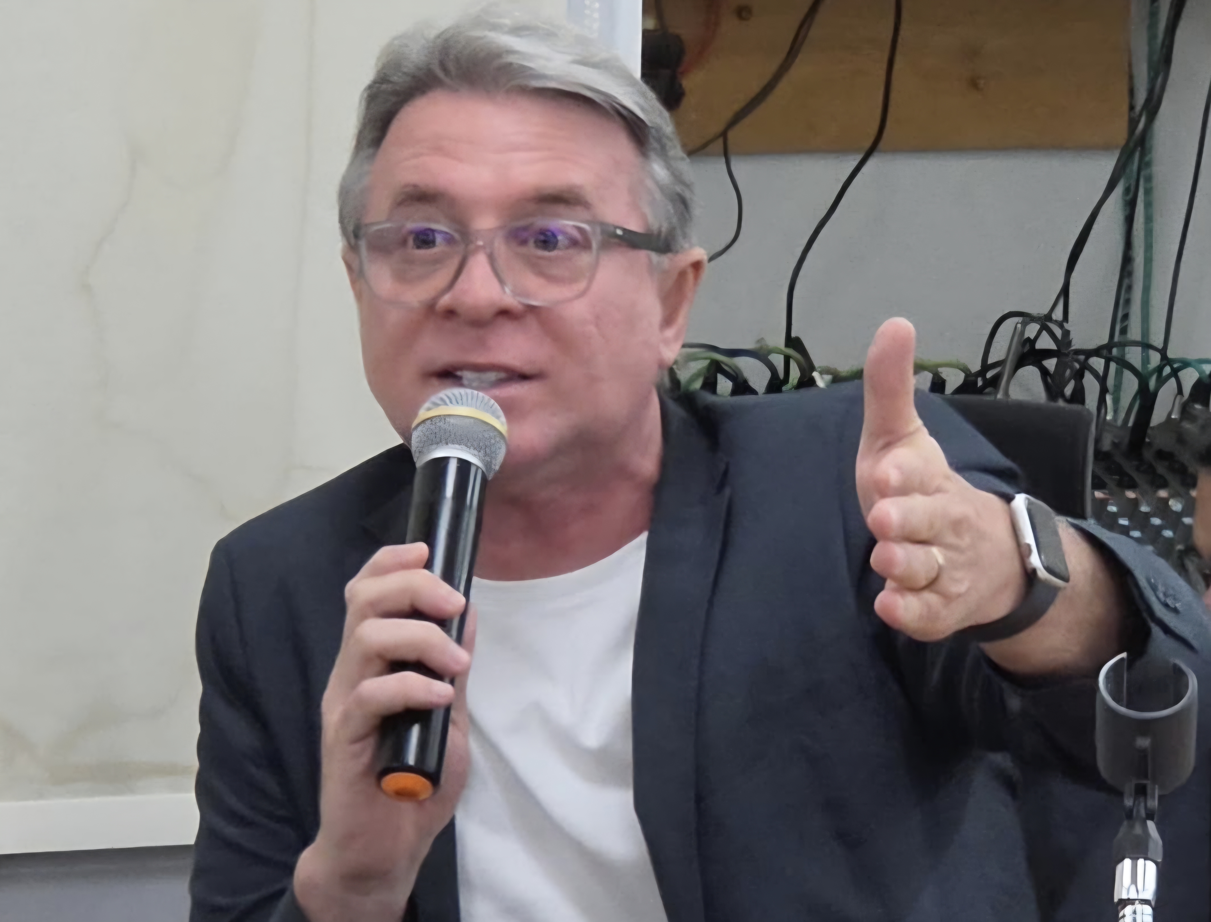 Samyr diz que é necessária manutenção constante no sistema de captação de água