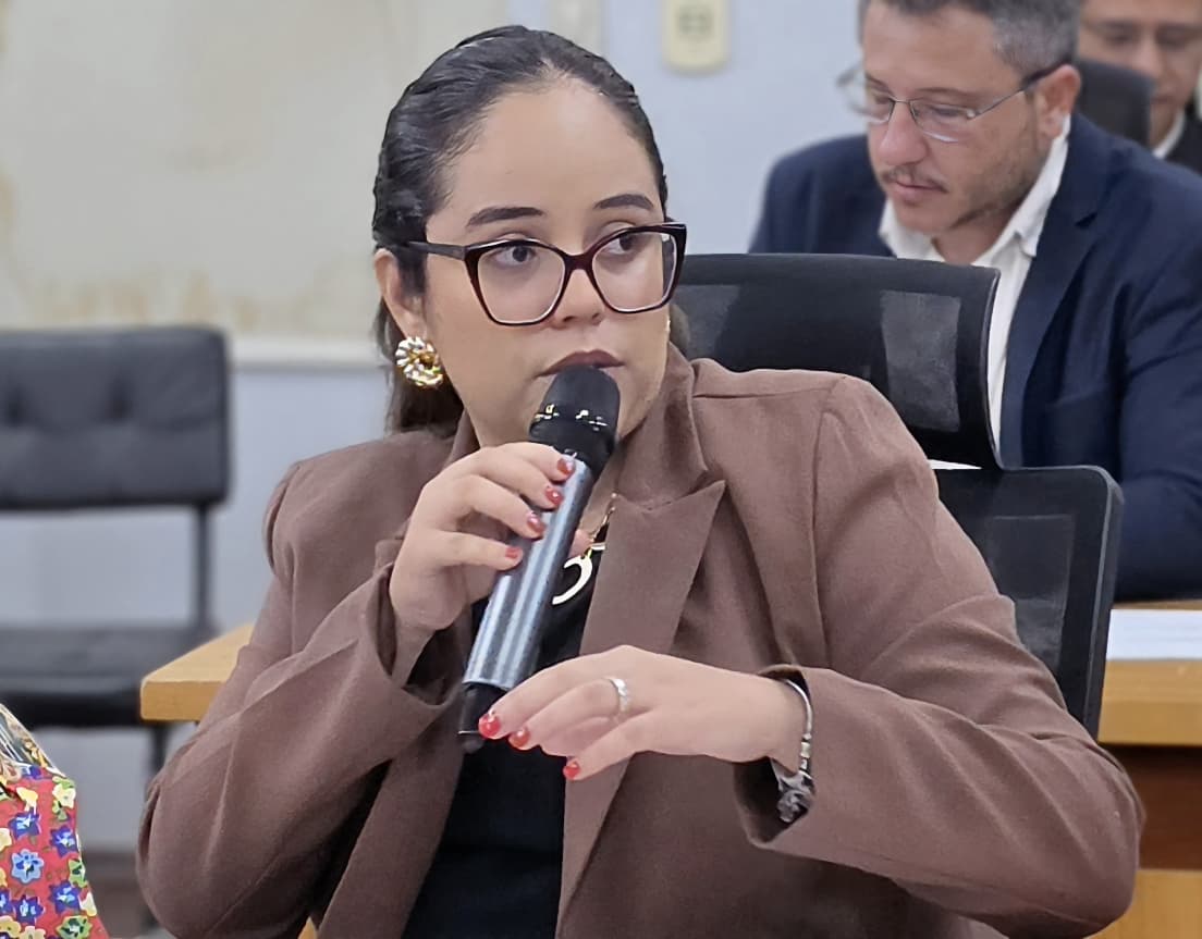 Hanna busca informações sobre as obras do Centro de Saúde da Mulher em Corumbá