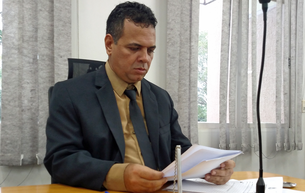 Baianinho cobra explicações da Energisa sobre taxa cobrada na Manga