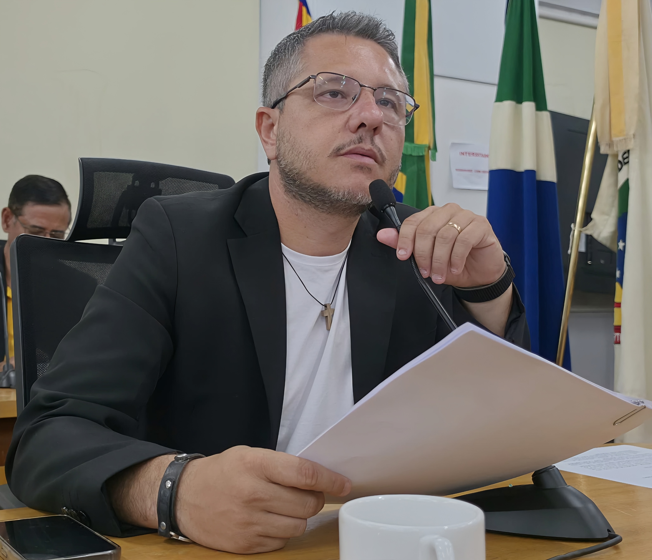 Cazarin sugere estacionamento transversal na Rua Manoel Cavassa, no Porto Geral