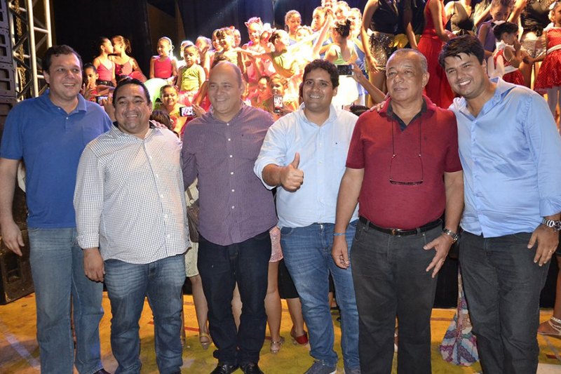 Vereadores corumbaenses prestigiaram o espetáculo ao lado do prefeito Marcelo Iunes